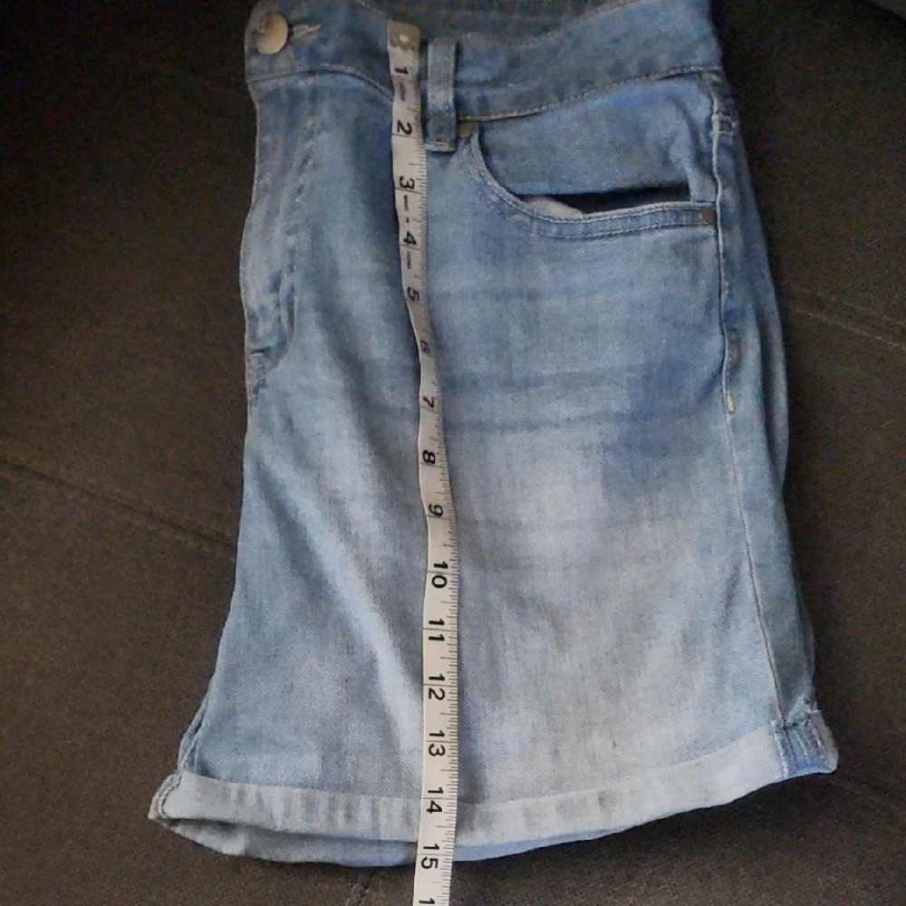 d. jeans Light Wash Rolled Cuff Women's Denim Shorts - Picture 3 of 5